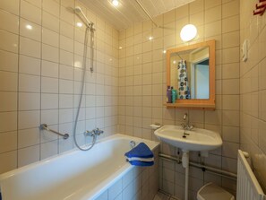 Ferienhaus | Badezimmer | Duschwanne