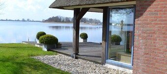 Stylish Thatched Villa with 2 Bathrooms near Giethoorn