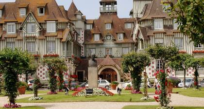 Traditional Apartment With Balcony or Terrace in Deauville