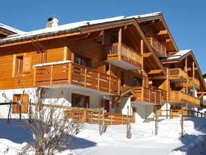 Exterior - Apartment in France With Pool and Sauna (Notre-Dame-de-Bellecombe)