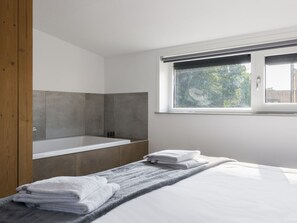 3 bedrooms, bed sheets - Lodge in Vlissingen Near North Sea Beach (Vlissingen)