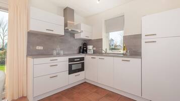 Villa | Private kitchen | Microwave