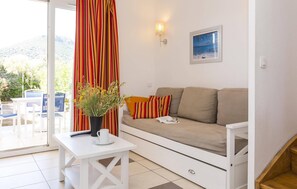 Living room - Sea-view Holiday Home in Northern Corsica (Belgodere)