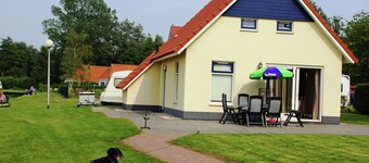 Chalet in Bergumermeer by the Canal