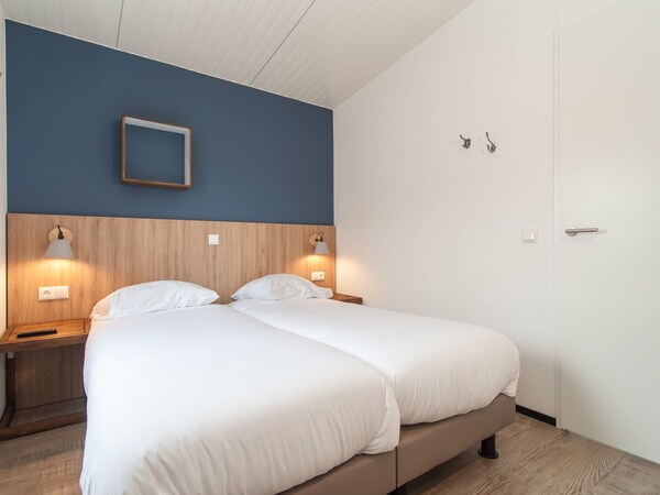 Comfy Lodge With Microwave Oven Near Beach - Hollum