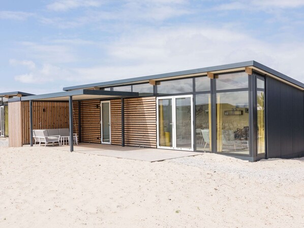 House | Property grounds - Comfy Lodge with Microwave Oven near Beach (Hollum)