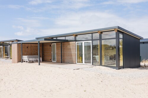 Comfy Lodge with Microwave Oven near Beach