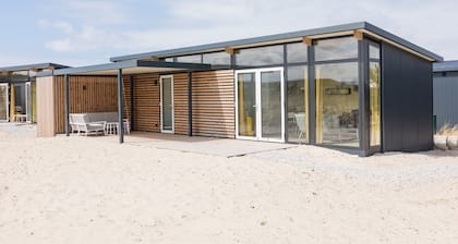 Comfy Lodge with Microwave Oven near Beach