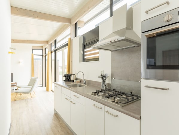 House | Private kitchen - Comfy Lodge with Microwave Oven near Beach (Hollum)