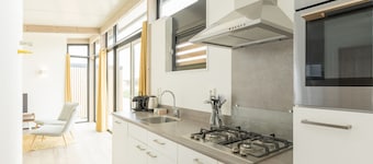Comfy Lodge with Microwave Oven near Beach