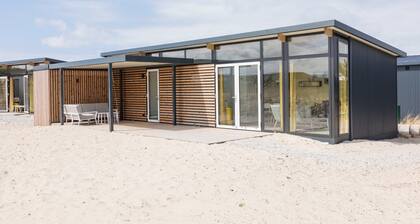 Comfy Lodge with Microwave Oven near Beach