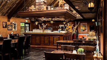 House | Dining