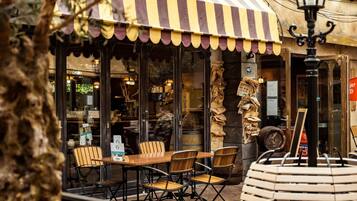House | Outdoor dining