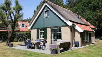 House | Outdoor dining