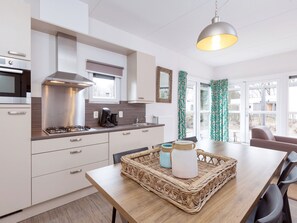 House | Private kitchen | Electric kettle - Detached Single Story Holiday Home Near the Sea (Ouddorp)