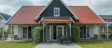 Villa | Exterior