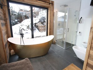 Bathroom | Bathtub, towels