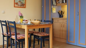 Dining - Peaceful Apartment in Kühlungsborn With Garden (Kuehlungsborn)