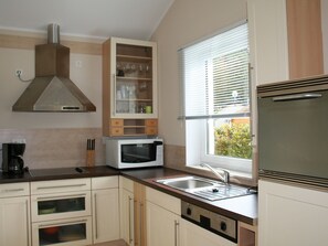 Private kitchen - Bungalow Near Eifel Ski Lift (Gerolstein)