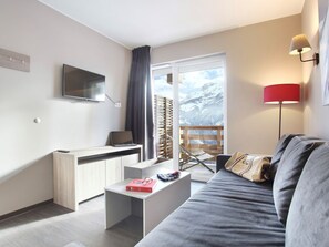Chalet | Living room - Chalet in Praroustan With Stunning Mountain Views (Uvernet-Fours)