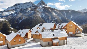 Exterior - Chalet in Praroustan With Stunning Mountain Views (Uvernet-Fours)