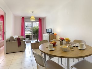 Dining - Modern Apartment Between Grau-du-roi and Port-camargue (Le Grau-Du-Roi)