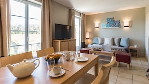 Dining - Nice Home With Bath Tub, Located Near Historic Omaha Beach (Port-en-Bessin-Huppain)
