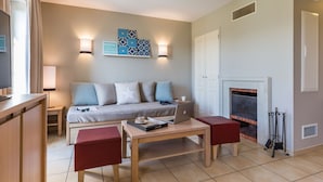 House | Living room - Nice Home With Bath Tub, Located Near Historic Omaha Beach (Port-en-Bessin-Huppain)