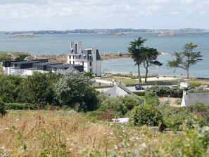 Exterior - Apartment in Plougasnou With Sea Views (Plougasnou)