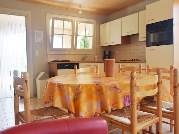 House | Private kitchen - Villa Near Les Vans Centre (Les Vans)