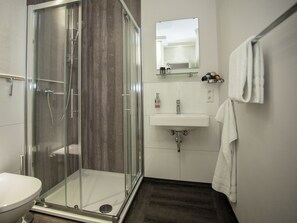 Apartment | Bathroom - Studio Near the Center of Winterberg (Winterberg)