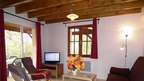 Villa | Living room - Family Getaway in Dordogne (Gavaudun)