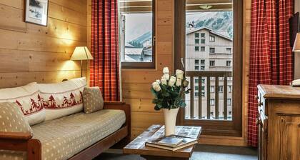 Savoyards and Rustic Apartment in the Heart of Val D'isère