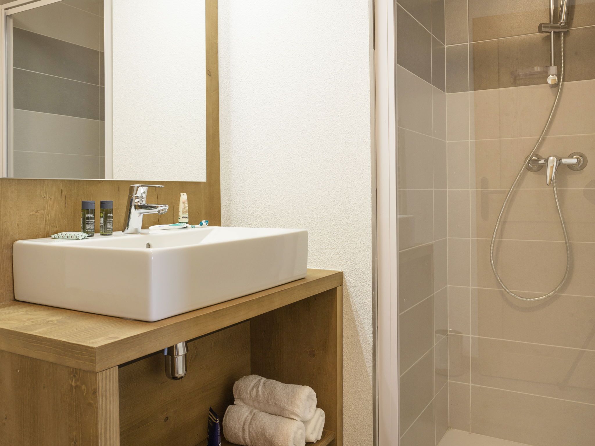 Apartment | Bathroom | Bathtub