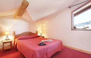 2 bedrooms, bed sheets - Apartment in Le Village With Balcony (Notre-Dame-de-Bellecombe)