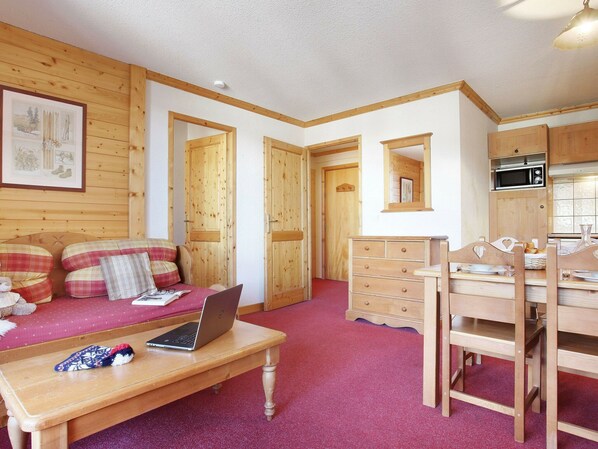 Apartment | Living room - Apartment in Le Village With Balcony (Notre-Dame-de-Bellecombe)