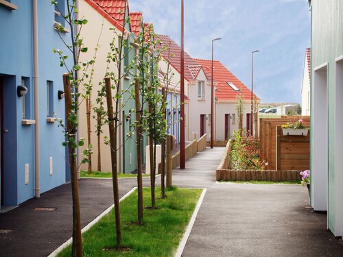 Spacious Coastal Apt w/ Garden