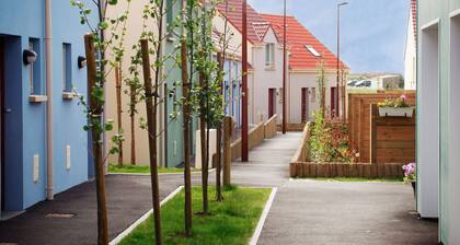 Spacious Coastal Apt w/ Garden