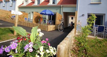 Spacious Coastal Apt w/ Garden