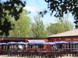 Dining - Mobile Home With Covered Terrace in the Quaint Camargue (Le Grau-Du-Roi)