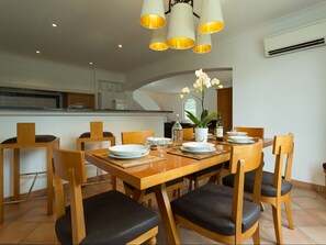 Dining - Detached Villa With a Dishwasher and AC, in a Quiet Area (Sainte-Maxime)