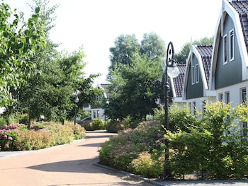 Luxury Holiday Home with Hot Tub at Dutch Coast