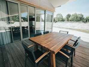 Balcony - Luxurious Home With a Beautiful Outdoor Space Near the Beach (Ouddorp)