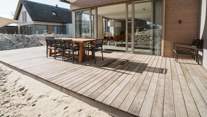 Balcony - Luxurious Home With a Beautiful Outdoor Space Near the Beach (Ouddorp)
