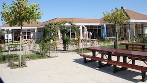 Tempat makan outdoor