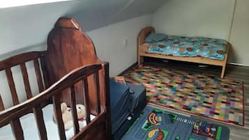 House | 3 bedrooms, individually furnished, bed sheets