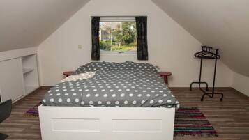 3 bedrooms, individually furnished, bed sheets