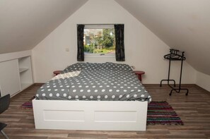 House | 3 bedrooms, individually furnished, bed sheets - Holiday Home in Quiet Environment near Beach & Dunes (Groet)