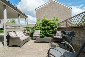 House | Balcony - Holiday Home in Quiet Environment near Beach & Dunes (Groet)