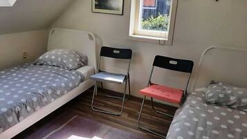 House | 3 bedrooms, individually furnished, bed sheets